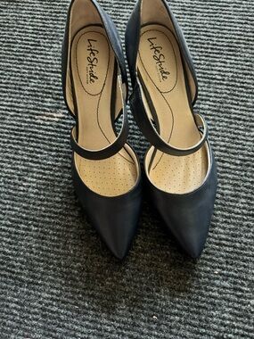 Life Stride Black Pointed Mary Jane Pumps with Strap